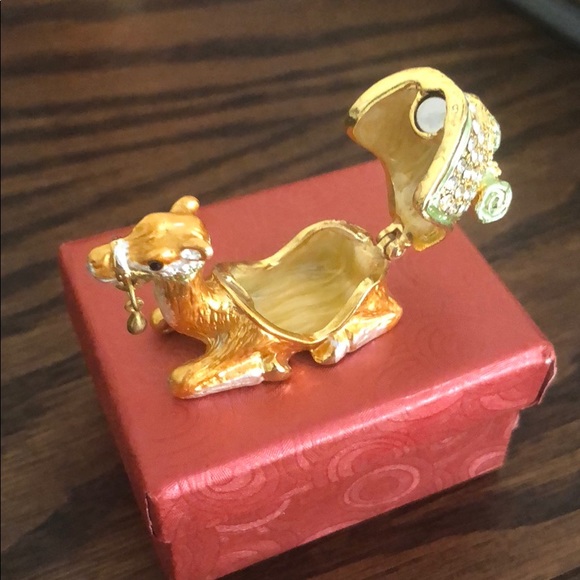 Mini Gold Camel Trinket! RARE! - Picture 2 of 4
